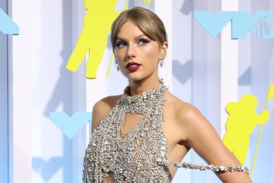 Taylor Swift Klibinde Tepki Çeken Sahne Çıkarıldı