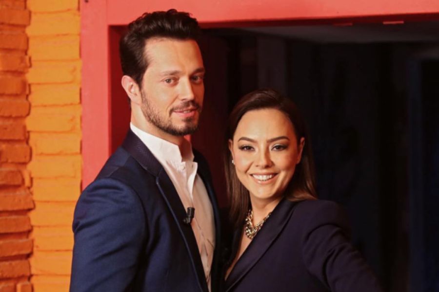 Ebru Gündeş ve Murat Boz Düeti Geliyor