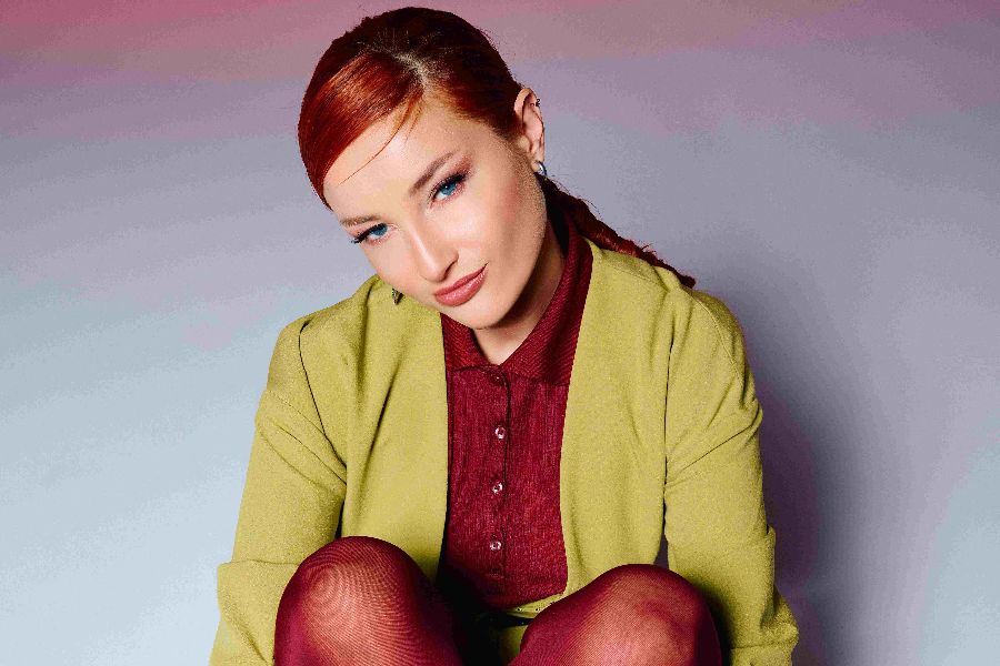 Güliz Ayla Yorumuyla "Gönül Sabreyle Sabreyle"