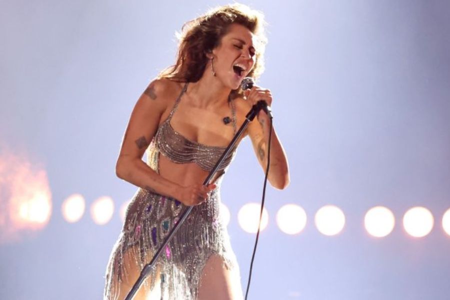 Miley Cyrus Turneye Çıkmak İstemiyor