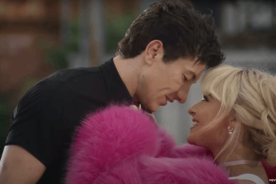 Sabrina Carpenter Erkek Arkadaşı Barry Keoghan ile Klip Yayınladı