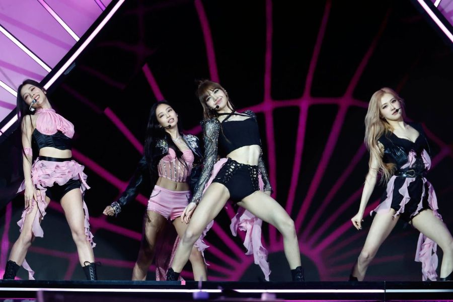 Lisa: “BLACKPINK stüdyoda, yeni albüm yolda!”