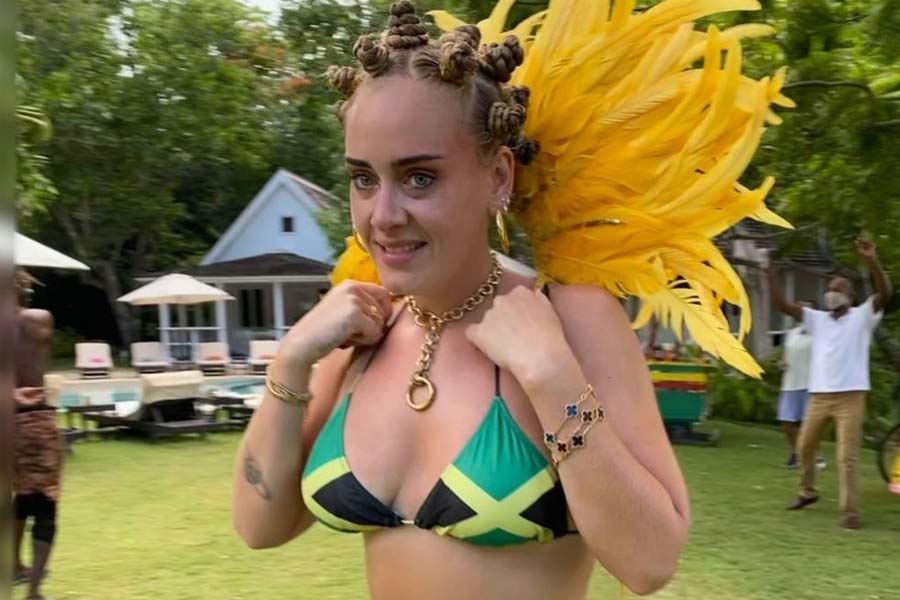 Adele Twitter'a Geri Döndü