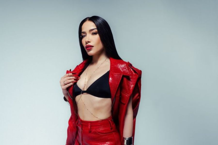 Burcu Güneşten Yeni Tekli “Neresindeyiz Aşkın?