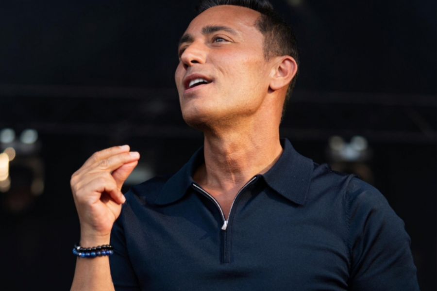 Mustafa Sandal "Aşkına Destan"