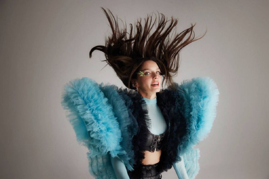 Nil Karaibrahimgil'den Yeni Şarkı!