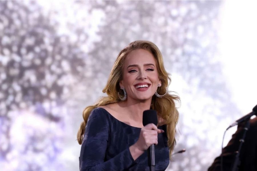 Adele İşitme Kaybı Yaşıyor