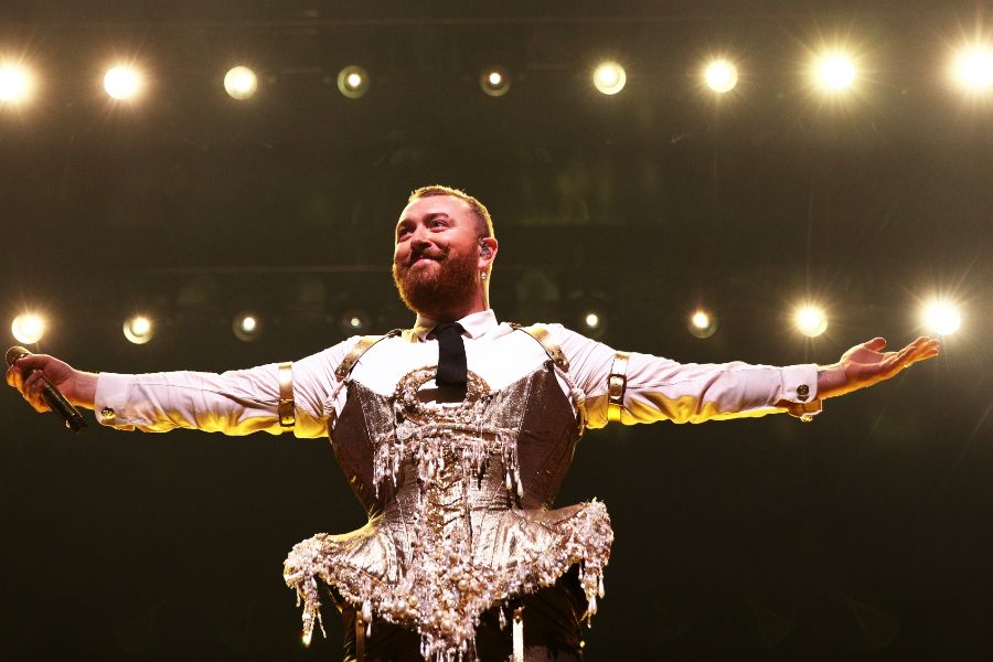 Sam Smith Albümünün Yıldönümünü Kutladı