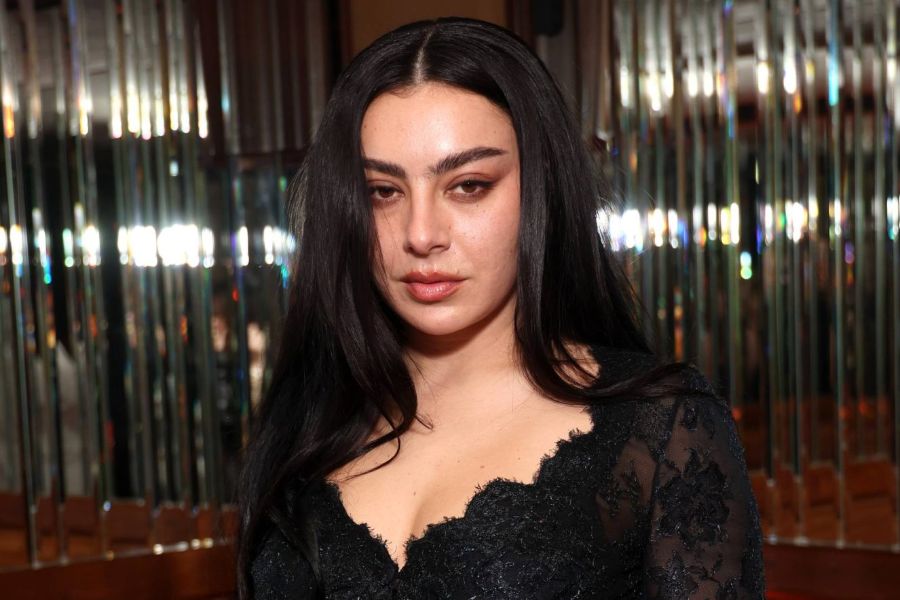 Charli XCX Korku Filminde Başrol Olacak!