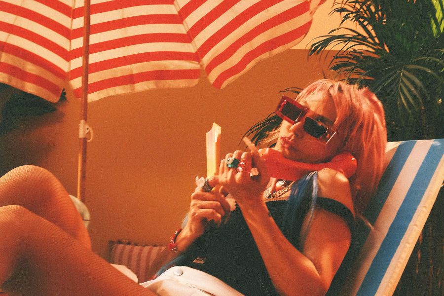 Hande Yener Yazı Başlattı!