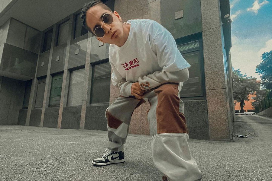 Görevliler Sahneden Atmaya Çalıştı