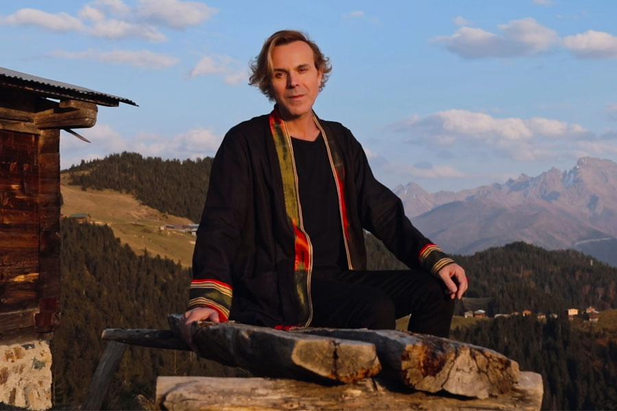 Soner Arıca'nın Yeni Single'ı "Esmesin Ayrılık"