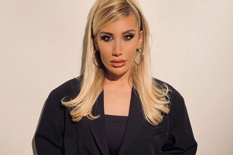 İrem Derici Gitarını Kıracak