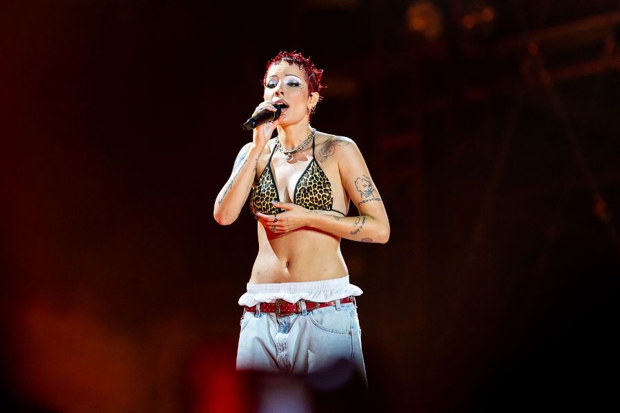 Halsey'den Yeni Şarkı Sürprizi!