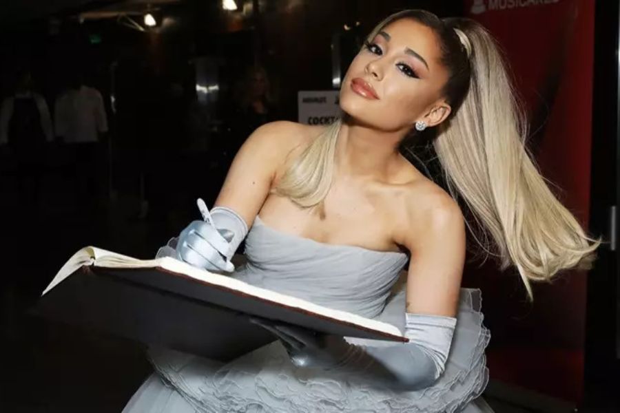 Ariana Grande Yeni Şarkısını Cuma Günü Yayınlayacak