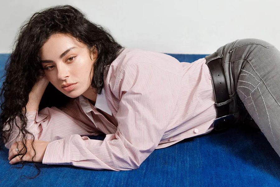 Charli XCX "Brat"ın Yeni Versiyonunu Duyurdu