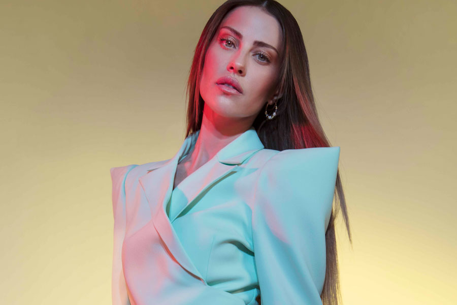 Derya Uluğ Kanunlar Gibi