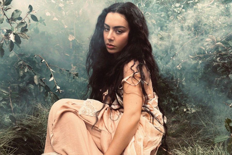 Charli XCX’ten Gotik Yeni Şarkı