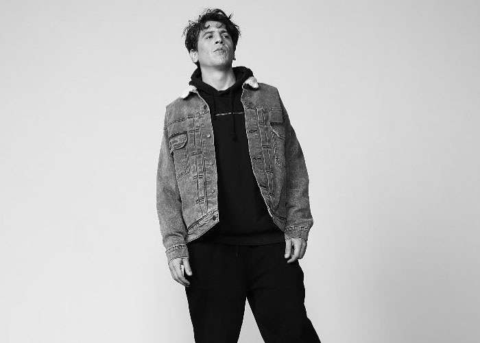 Ersay Üner Yeni Şarkısı "Gidiyorsun"u Dinleyicilerle Buluşturdu.