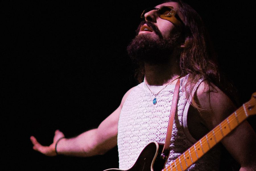 Emre Fel "Eda"yı Yayınladı