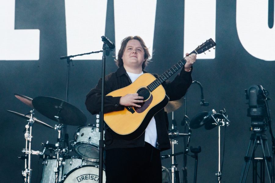 Lewis Capaldi’den Duygusal Yeni Şarkı