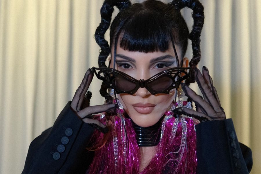 Hande Yener'den Yeni Şarkı!