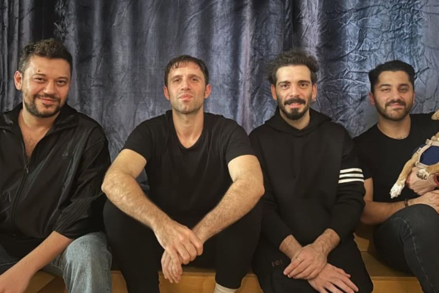 ‘Adamlar’ Grubu Faaliyetlerini Durdurdu