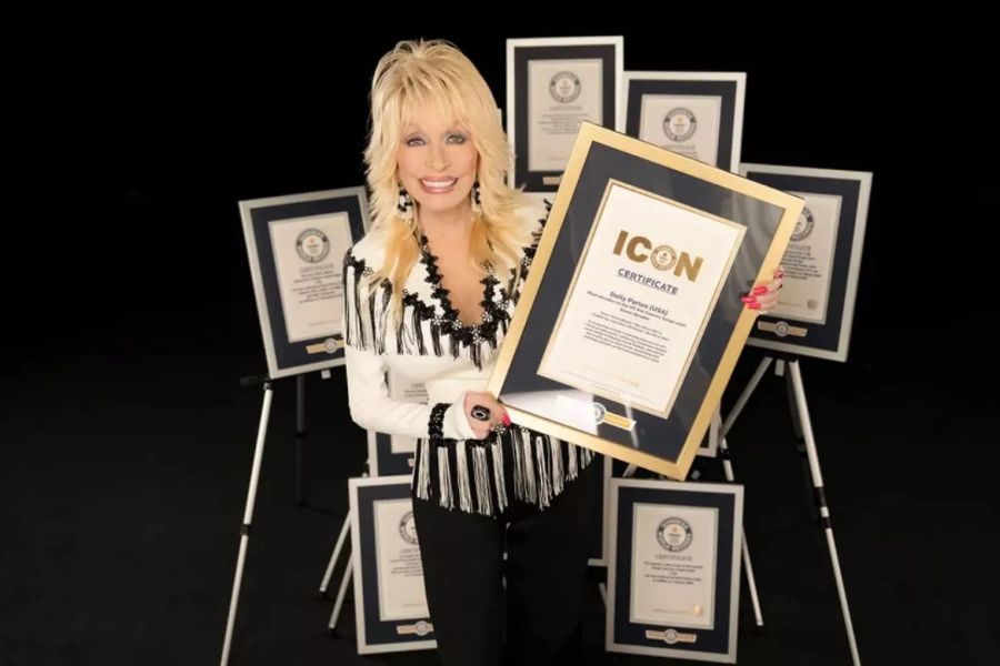 Dolly Parton, Guinness Rekorlar Kitabı İkonu Seçildi!