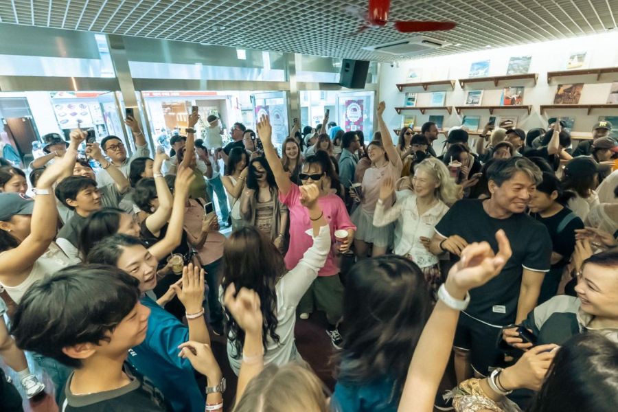 Güney Kore’de Gündüz Diskosu Modası