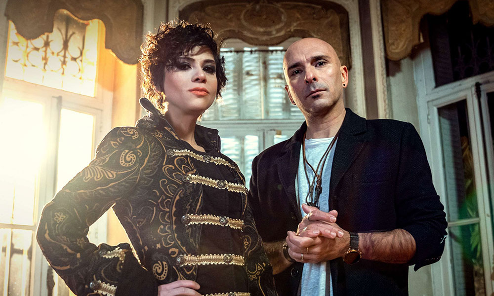 Aydilge ve Birol Namoğlu'ndan "Parmak İzlerin"